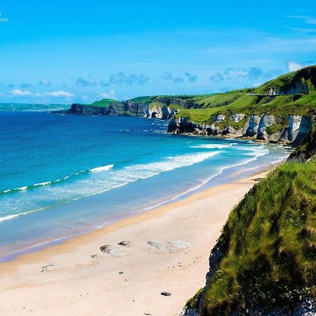 Portrush By The Tee Vila Exterior foto